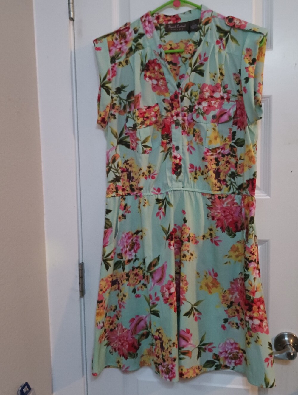 Speed Control Floral Mint V-Neck Midi Dress